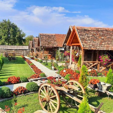 Etno Selo Eden Hotel Zeravacki Potok Buitenkant foto