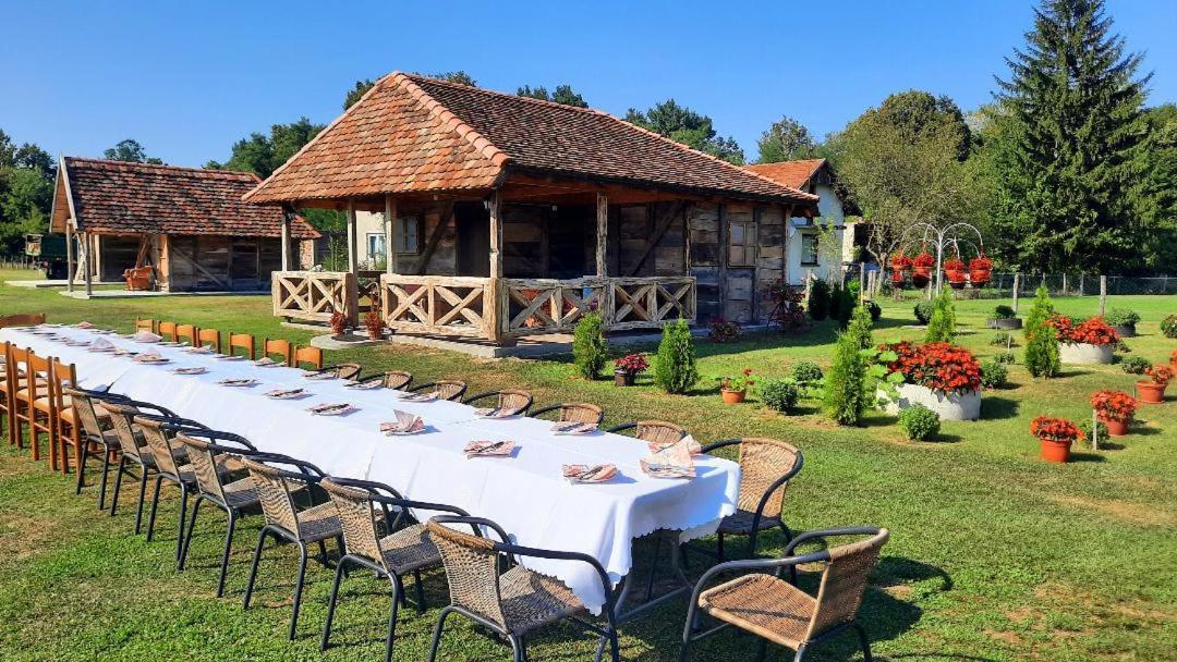 Etno Selo Eden Hotel Zeravacki Potok Buitenkant foto