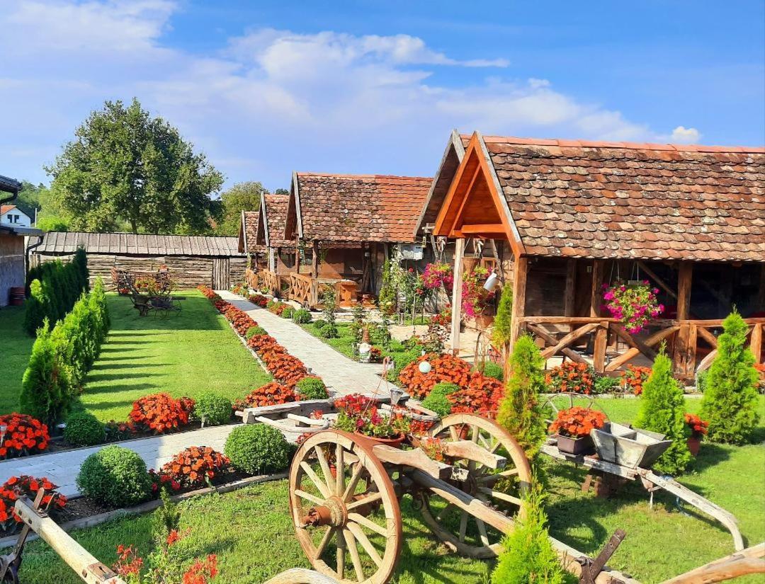 Etno Selo Eden Hotel Zeravacki Potok Buitenkant foto