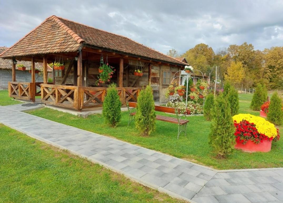 Etno Selo Eden Hotel Zeravacki Potok Buitenkant foto