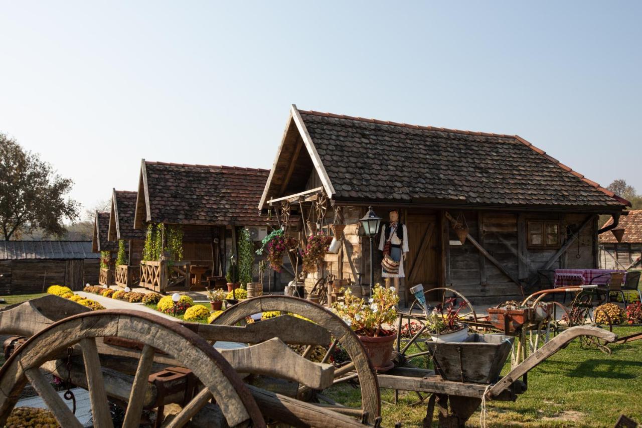 Etno Selo Eden Hotel Zeravacki Potok Buitenkant foto