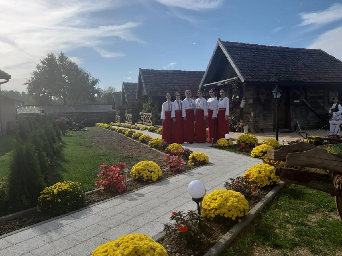 Etno Selo Eden Hotel Zeravacki Potok Buitenkant foto